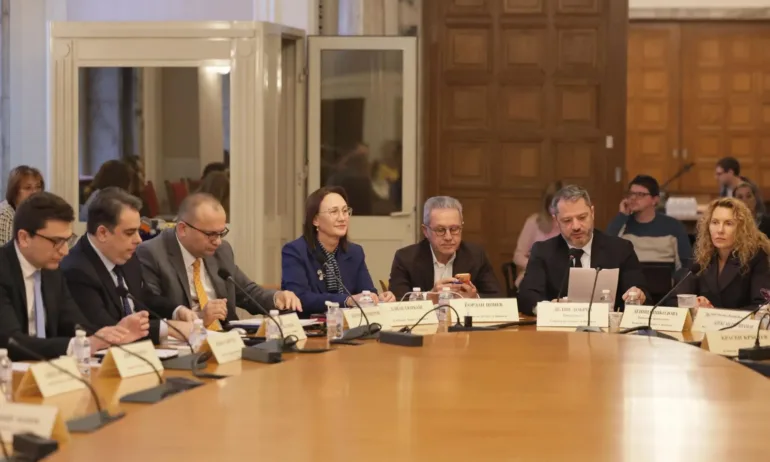 Поправеният Бюджет 2026 е приет на първо четене от финансовата комисия в парламента - Tribune.bg