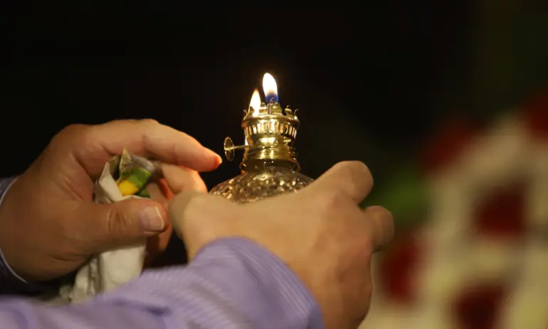 Русе ще получи Благодатния огън от Румъния - Tribune.bg