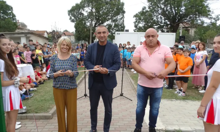 Кметът на Луковит откри реновирана спортна площадка в центъра на града - Tribune.bg