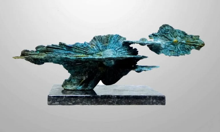 Галактически пейзажи и други фантазии на Илия Иванов в галерия Нюанс - Tribune.bg