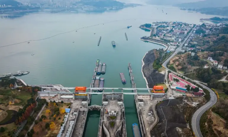 6000 души бяха евакуирани в Китай заради скъсване на язовирна стена - Tribune.bg