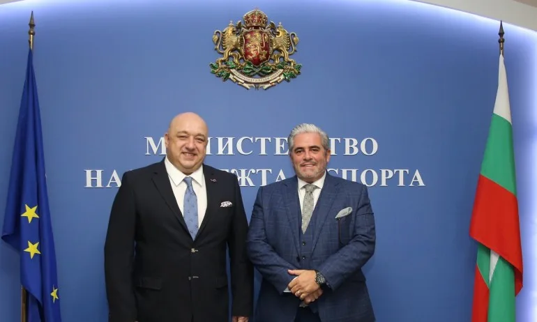 Министър Кралев се срещна с изпълнителния директор на SIGA Емануел Мадейрос - Tribune.bg