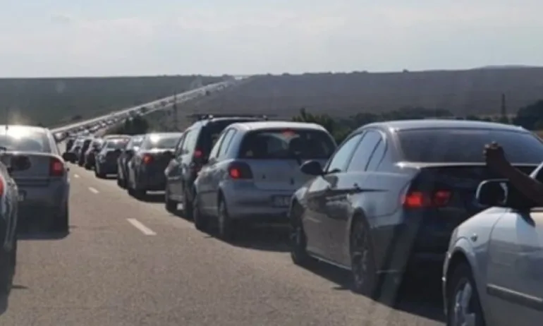 Движението по АМ Тракия и АМ Струма остава затруднено, поради ремонти - Tribune.bg