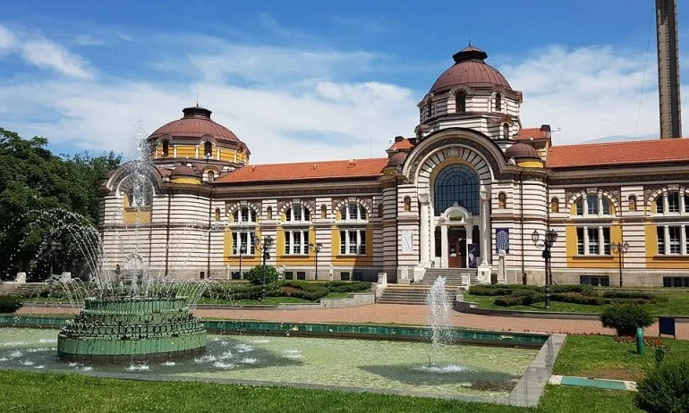 В София: ГЕРБ е с 12 районни кметове, ДБ имат 8, БСП са с 1, трима са независими - Tribune.bg