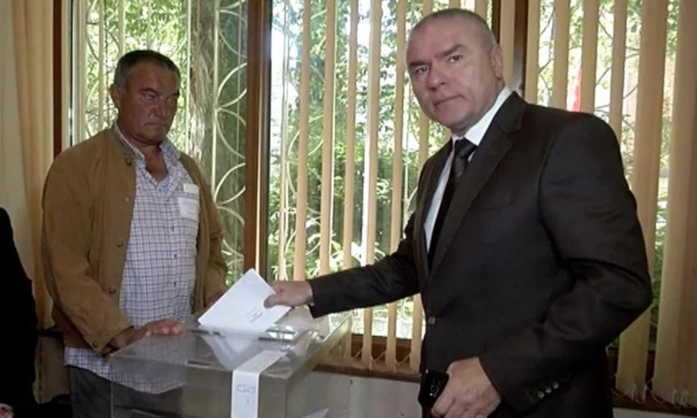 Марешки: Безпрецедентен брой маймуни се опитват да се качат на клона управление на България - Tribune.bg