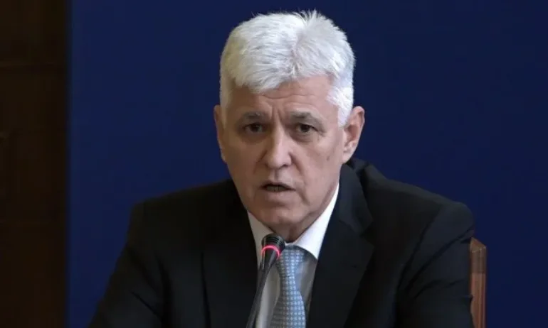 Военният министър: САЩ изпращат транспортен самолет, за да прибере оборудването на американските цистерни - Tribune.bg