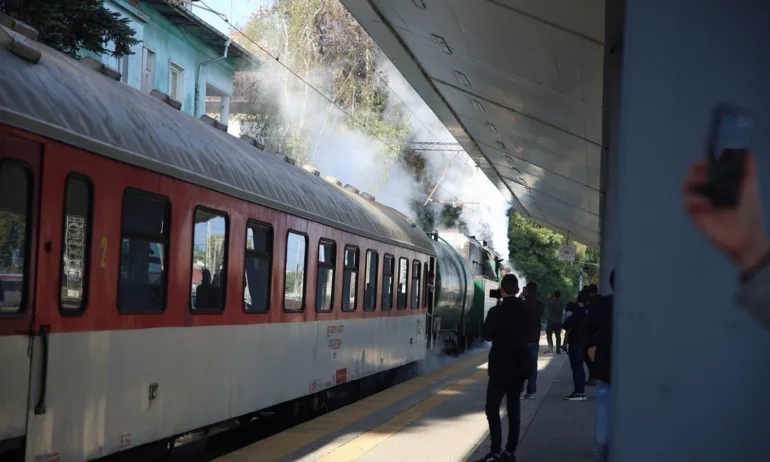 Товарен влак дерайлира край гара Батановци, движението е спряно - Tribune.bg