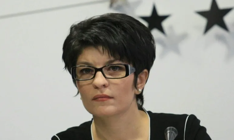 Десислава Атанасова за мандата на ИТН: Никак не е елегантно да се скриеш зад гърба на дама - Tribune.bg