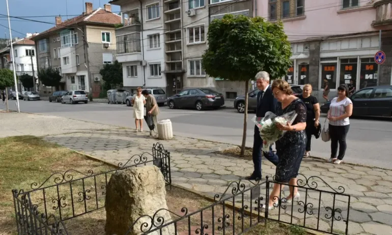 Ловеч чества 145 години от Освобождението на града от oсманско иго - Tribune.bg