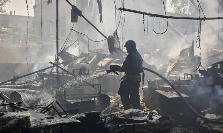 Жертви при руски удар по популярен хипермаркет в Харков - Tribune.bg