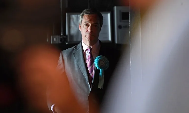 Найджъл Фараж беше ударен с млечен шейк в Нюкасъл - Tribune.bg