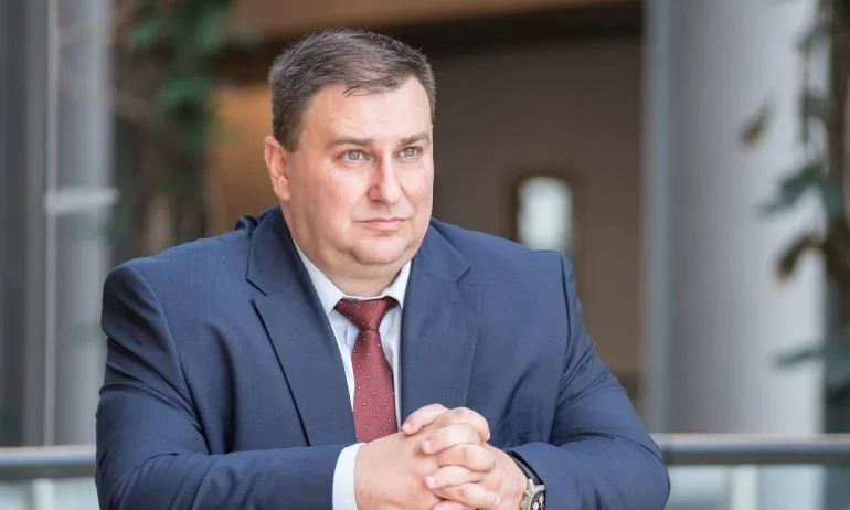 Емил Радев: Търговското споразумение с Великобритания залага дискриминационни капани за работниците от България - Tribune.bg