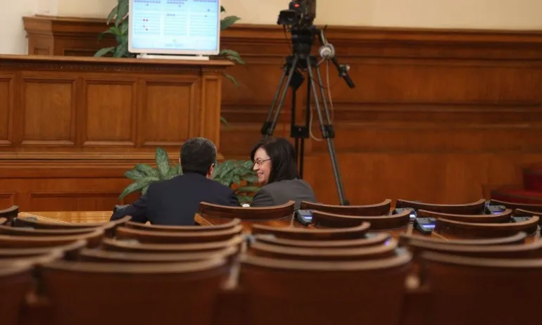 Нинова: БСП припознава законови инициативи на Манолова - Tribune.bg