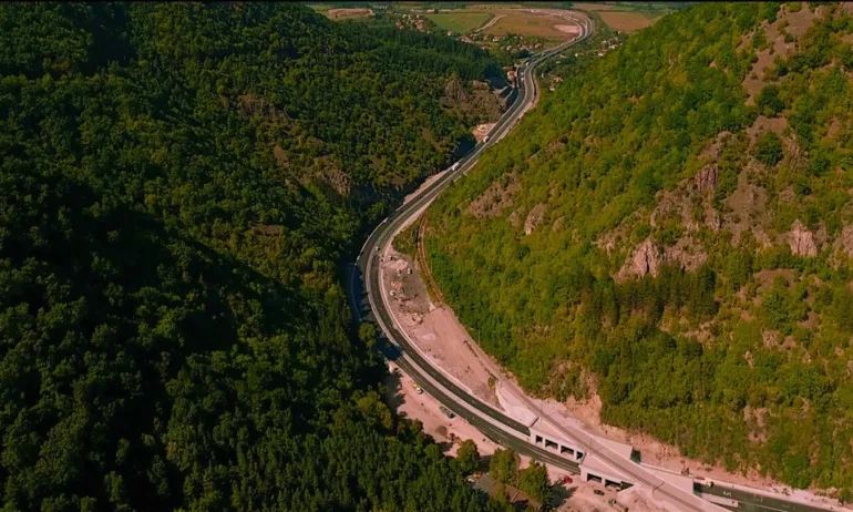 Заради неприключили ремонти: Поне 11 празнични тапи по магистралите - Tribune.bg