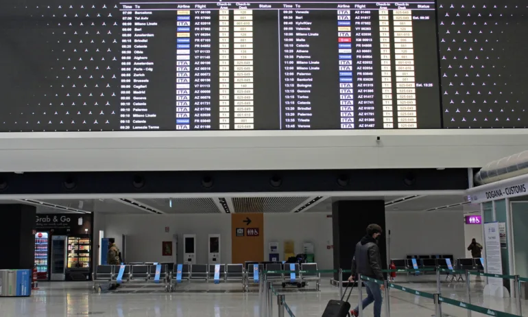 Заради стачка на летището в Рим: Група българи не могат да се приберат вече трети ден - Tribune.bg