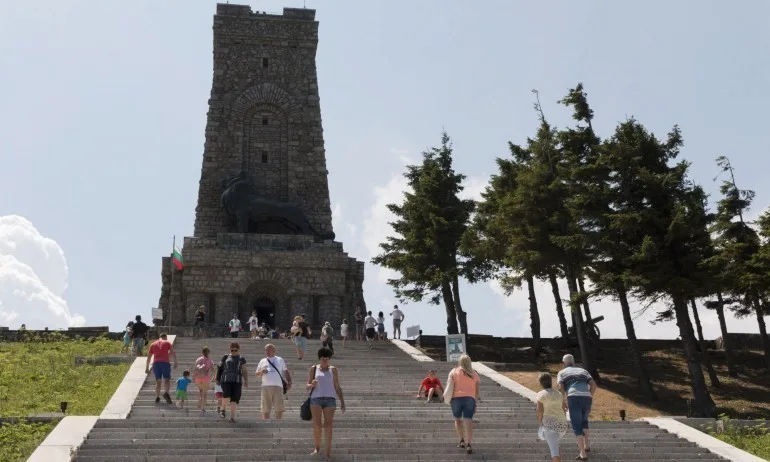 Заради покачването на броя на заразените с COVID: Отменят тържествата на Шипка - Tribune.bg