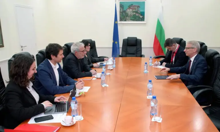 Денков иска законодателство срещу дезинформацията - Tribune.bg