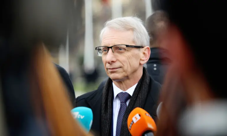 Денков отговаря на въпроси на живо във Фейсбук /НА ЖИВО/ - Tribune.bg