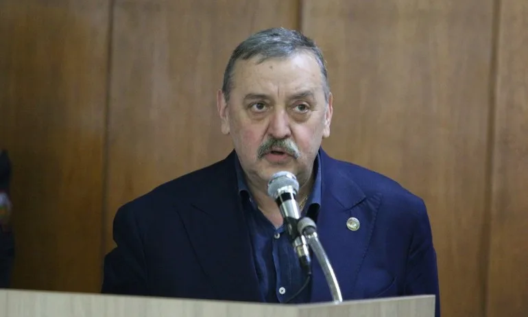 Проф. Кантарджиев: COVID-19 не мутира бързо, вероятно ваксината ще има добър ефект - Tribune.bg