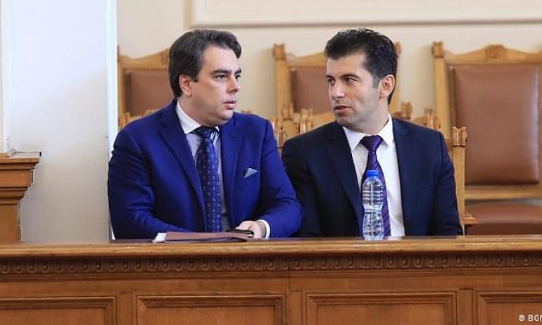 От мрежата: Кирил Петков и Асен Василев с интересни дарители за кампанията, събрали са близо 1,4 милиона лева - Tribune.bg