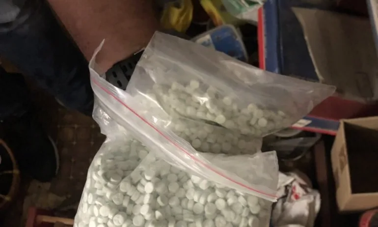 В дома на 50-годишен в София са открити над 10 кг. наркотици - Tribune.bg