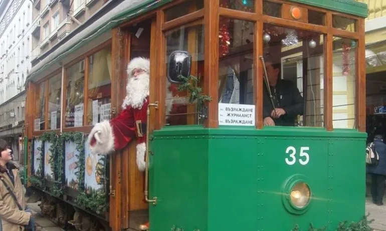 Код Коледа: Празничен ретро трамвай в София - Tribune.bg