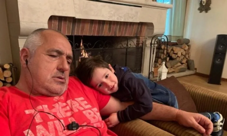 Малкият Бойко става на 4 – не иска играчки, а домашен любимец - Tribune.bg