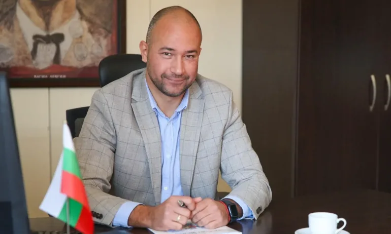 Продължаваме Промяната на протест – този път срещу отстраняването на кмета на Искър - Tribune.bg