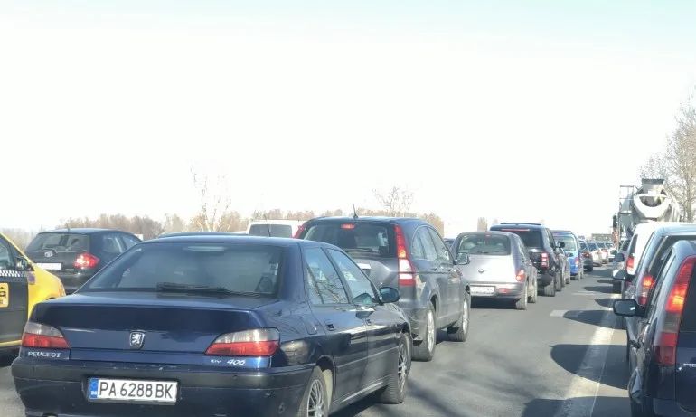 Километрични опашки на АМ Тракия заради ремонта след катастрофата с цистерна - Tribune.bg