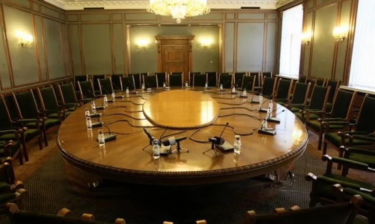 В последните минути на Народното събрание, заседават няколко временни и постоянни комисии - Tribune.bg