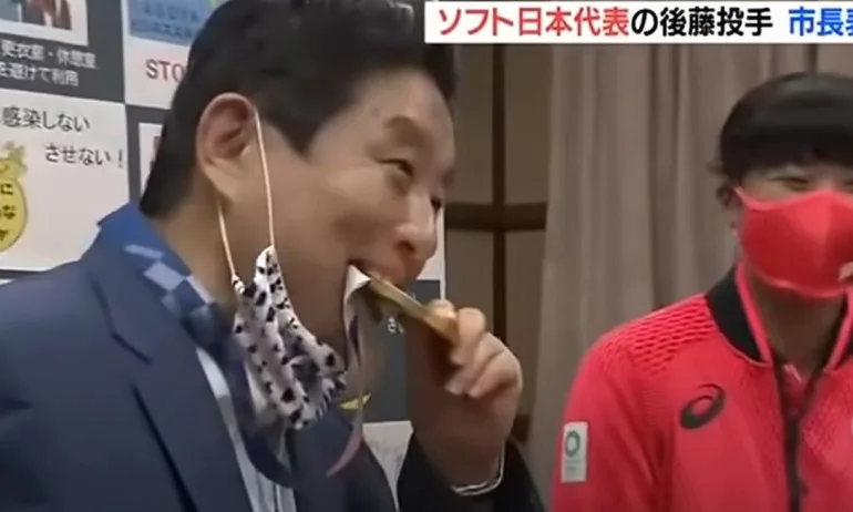 Кмет захапа златния медал на олимпийска шампионка, заменят отличието с ново - Tribune.bg