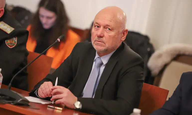 Тагарев: Армията не е проявила интерес към БТР-ите, която парламентът предостави на Украйна - Tribune.bg