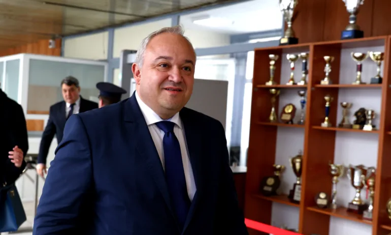 Демерджиев с поглед към Космоса: Надграждат Центъра за аерокосмически наблюдения в МВР - Tribune.bg