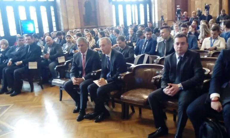 Вълчев към студентите: Много професии ще се променят, трябва да се инвестира в умения - Tribune.bg