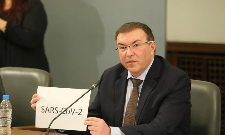 Министър Ангелов: Надеждата идва с ваксините - Tribune.bg