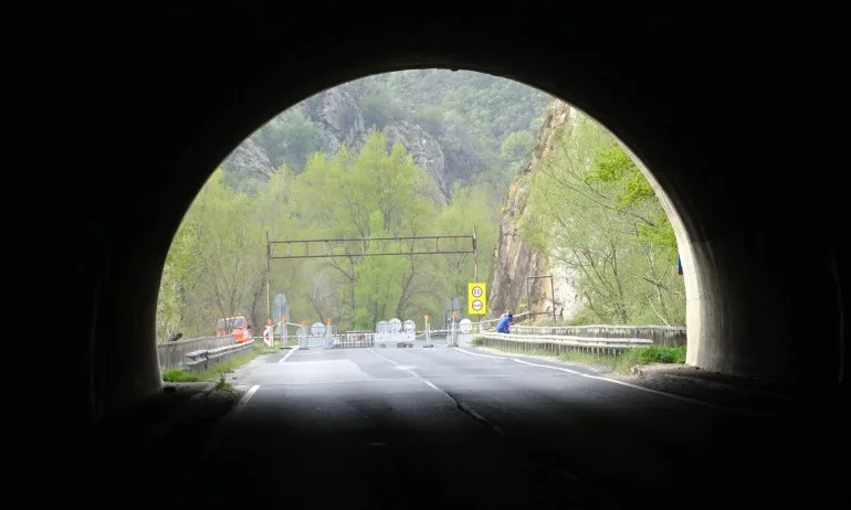 Пуснаха движението по пътя в Искърското дефиле - Tribune.bg