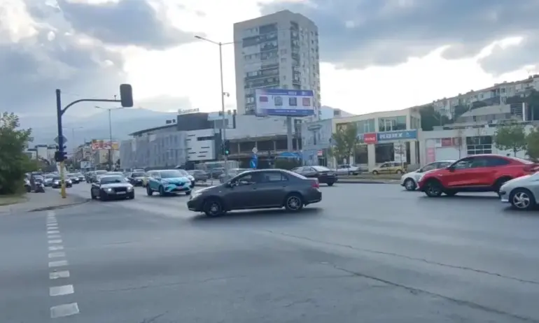 От днес е забранен левият завой от бул. Александър Малинов“