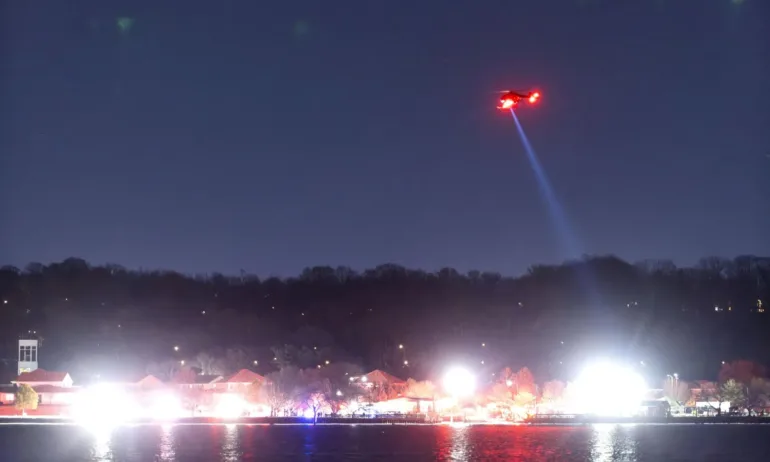 Откриха черните кутии на катастрофиралия самолет във Вашингтон - Tribune.bg