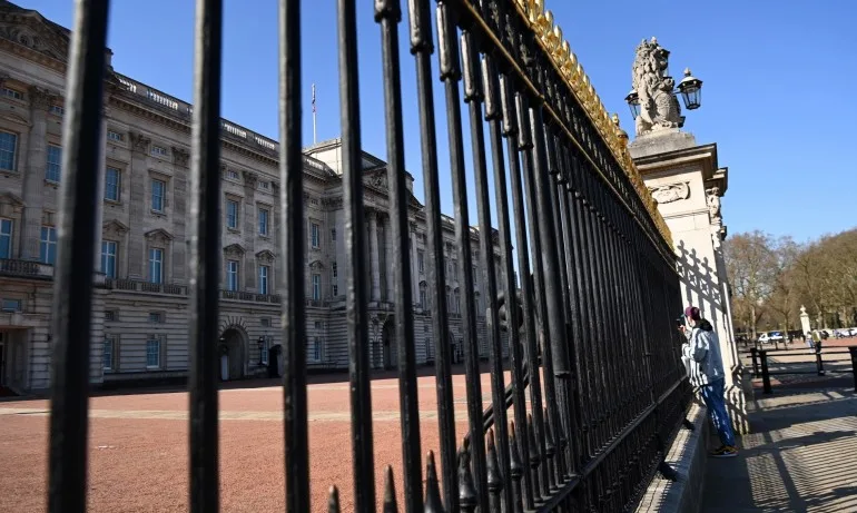 Бъкингамският дворец наруши мълчанието: Гледаме сериозно на казаното от Меган - Tribune.bg