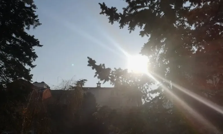 Слънчево и горещо време днес - Tribune.bg