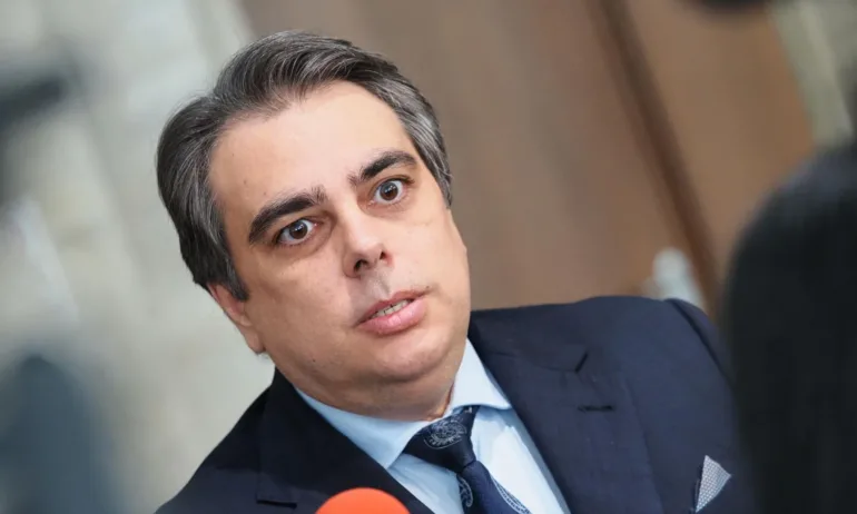Асен Василев към Борисов: Дефицитът може да стигне 8%, ако не падне правителството - Tribune.bg