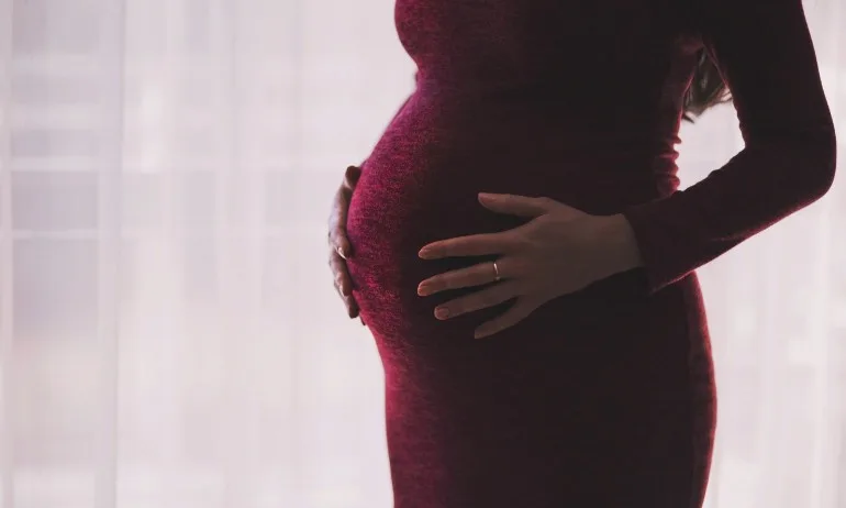 Експертен консултативен съвет ще подпомага болниците при сложни случаи на COVID-19 при бременни и родилки - Tribune.bg