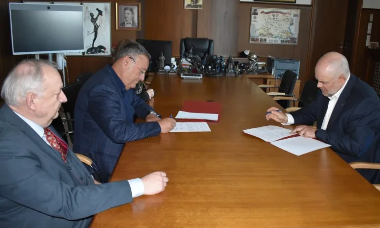 Иван Гешев и шефът на Камарата на строителите подписаха Меморандум за сътрудничество - Tribune.bg