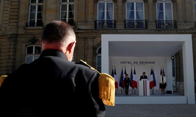 Разследват висш френски военен, заподозрян че е бил руски шпионин - Tribune.bg