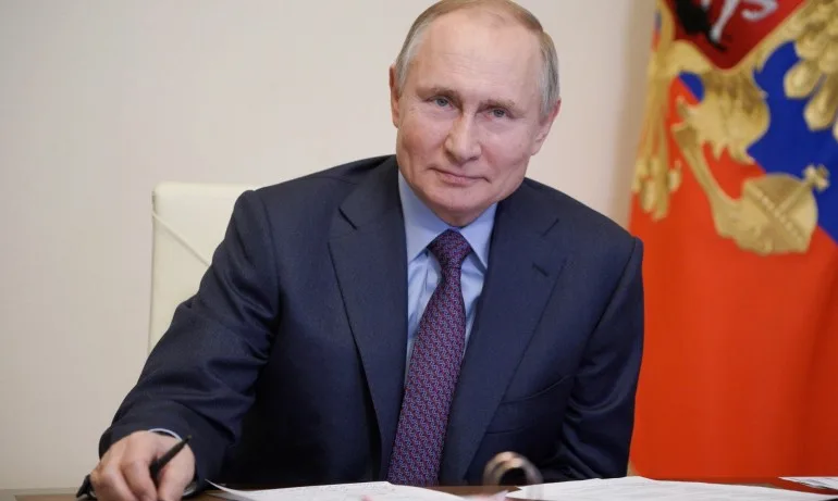 Путин се ваксинира срещу COVID-19, но остана мистерия коя ваксина е избрал - Tribune.bg