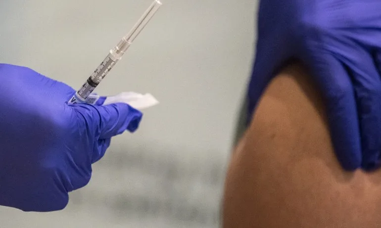 МЗ: Няма основания ваксината на Янсен да не се прилага у нас - Tribune.bg