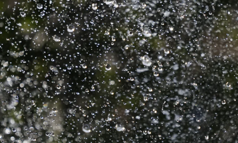 Жълт код за дъжд в 12 области - Tribune.bg