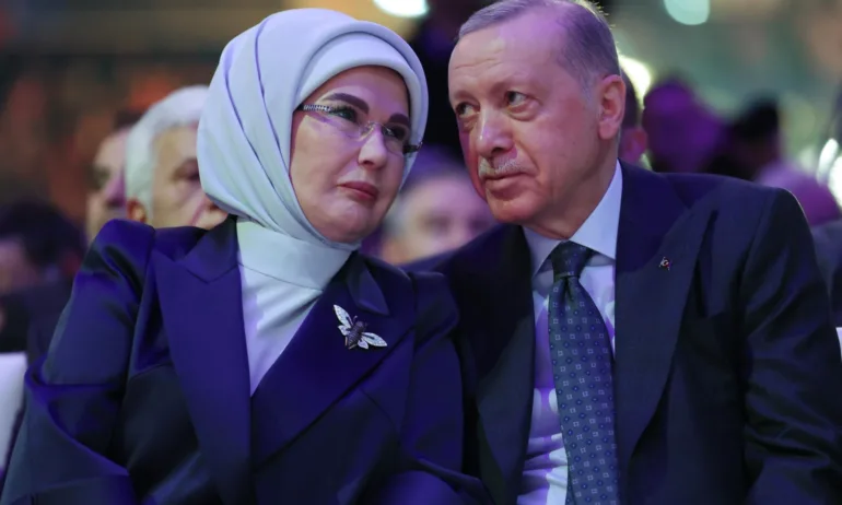 Първата дама на Турция призова Мелания Тръмп да се застъпи и за децата в Газа - Tribune.bg