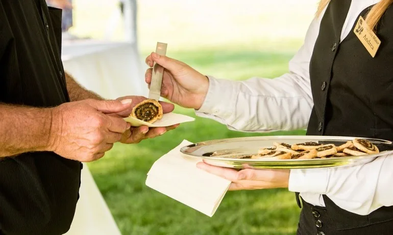 Инспекцията по труда със съвети за сезонните работници - Tribune.bg