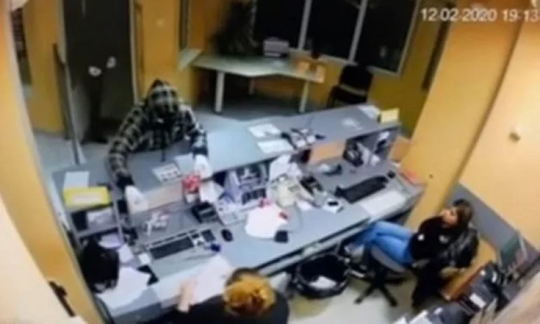 Собственикът на обрания офис във Враца: Касиерките са инструктирани да пазят живота си - Tribune.bg